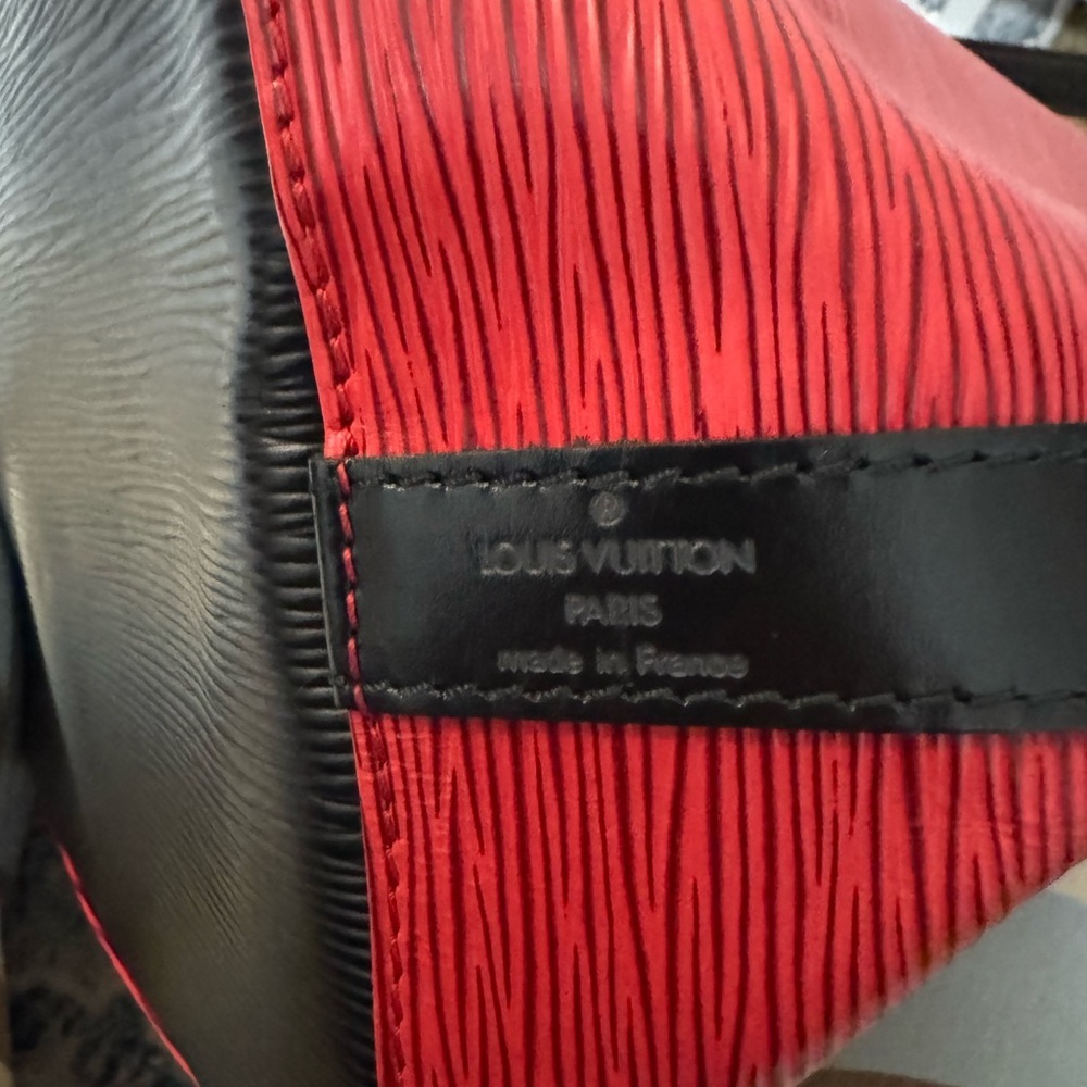 LOUIS VUITTON Epi Petit Noe Shoulder Bag - Picture 8 of 13